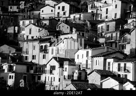 le case si affacciano sulla valle del cervara Foto Stock