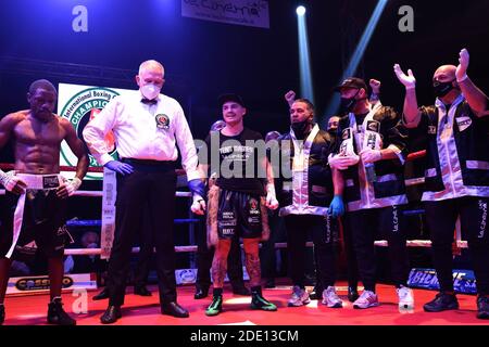 Fondi (Lt, Italia. fondi (lt), Italia, Palasport, 27 Nov 2020, Michael Magnesi (ITALIA ) durante il WBF World Super Featherweaves boxing match tra Magnesi e Kinigamami - Boxe - Credit: LM/Renato Olimpio Credit: Renato Olimpio/LPS/ZUMA Wire/Alamy Live News 2020 Foto Stock