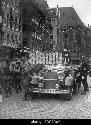 Parata di truppe SA passato Hitler. Norimberga, Germania, settembre 1935 Foto Stock