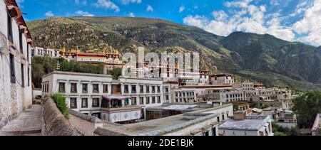 Monastero di Drepung, uno dei tre grandi monasteri universitari di Gelug in Tibet, Lhasa, Tibet, Cina Foto Stock