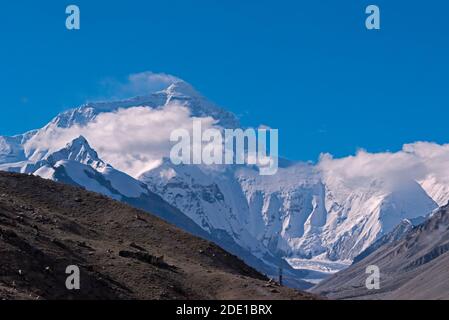 Monte Everest (8848m) nell'Himalaya, Mt. Everest National Nature Reserve, Prefettura di Shigatse, Tibet, Cina Foto Stock