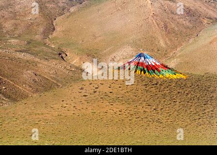 Bandiere di preghiera in Himalaya, Prefettura di Shigatse, Tibet, Cina Foto Stock