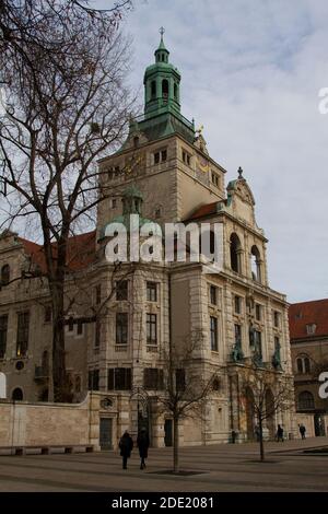 Esterno del Bayerisches Nationalmuseum, o del Museo Nazionale Bavarese, Monaco, Germania Foto Stock