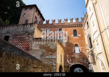 CASTELL' ARQUATO, ITALIA, 25 AGOSTO 2020 - Vista sul borgo medievale di Castell'Arquato, provincia di Piacenza, Emilia Romagna, Italia Foto Stock