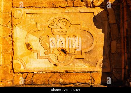 Emblema dei Gesuiti, rovine della missione dei Gesuiti San Ignacio Mini, sito patrimonio dell'umanità dell'UNESCO, San Ignacio, departementento Misiones, Argentina, America Latina Foto Stock