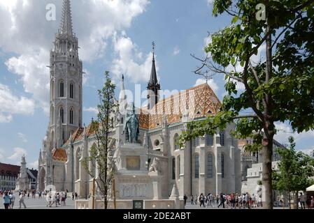 Chiesa di Mattia in Piazza della Santissima Trinità, Budapest, Ungheria Foto Stock