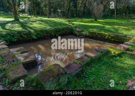Irrgation systen in tempi antichi, rovine della missione gesuita Santa Ana, Patrimonio Mondiale dell'UNESCO, Provincia Misiones, Argentina, America Latina Foto Stock