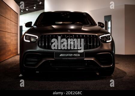 Stoccarda, Germania - 8 agosto 2020: Mercedes Benz AMG in showroom Foto Stock