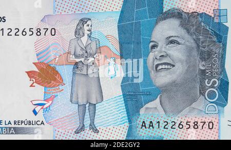 Ritratto di Debora Arango Perez su valuta colombiana 2000 peso (2016) primo piano di banconote, denaro colombiano. Foto Stock