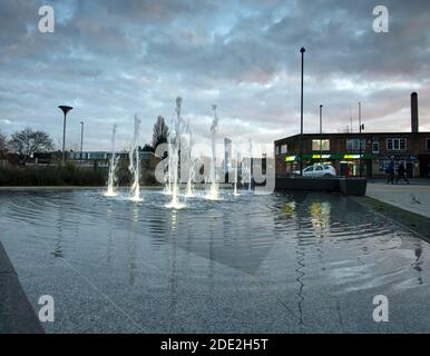 Fontana d'acqua moderna in azione Foto Stock