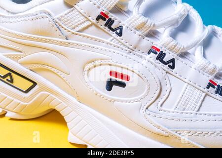 Tyumen, Russia-27 novembre 2020: SCARPE sportive FILA, colori intensi su  uno sfondo multicolore Foto stock - Alamy