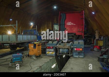 SAN PIETROBURGO, RUSSIA - 04 AGOSTO 2020: Interno di un piccolo servizio di camion auto Foto Stock