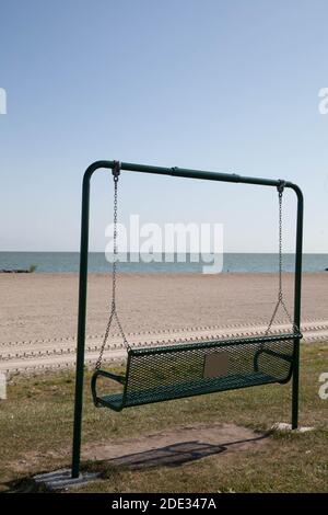 Bech swing sulla spiaggia di Maumee Bay Foto Stock