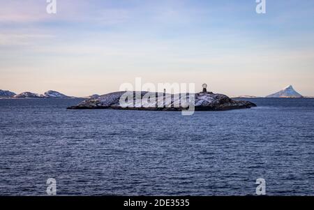 Naviga verso lo spettacolare cerchio artico in Norvegia Foto Stock