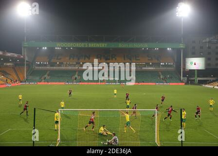 Maxime Biamou di Coventry City festeggia il primo gol del suo fianco durante la partita del campionato Sky Bet a Carrow Road, Norwich. Foto Stock