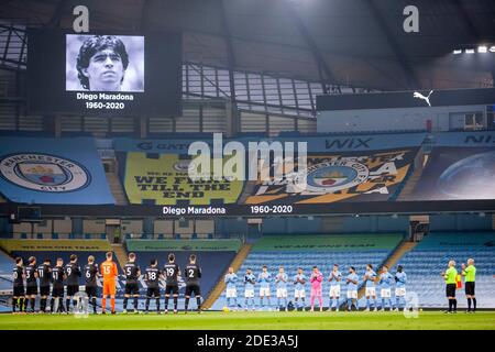 Etihad Stadium, Manchester, Lancashire, Regno Unito. 28 Nov 2020. Calcio della Premier League inglese, Manchester City contro Burnley; le squadre ricordano Diego Maradona Credit: Action Plus Sports/Alamy Live News Foto Stock