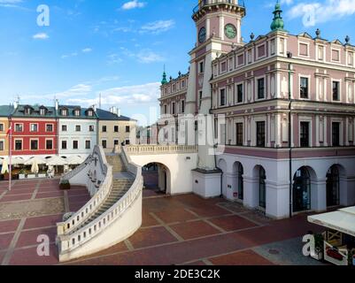 Zamość è una delle città meglio restaurate della Polonia. E' famoso principalmente per la Piazza del mercato, dove le scale del Municipio meritano un'a speciale Foto Stock