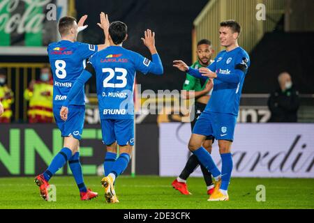 Bryan Heynen di Genk festeggia dopo aver segnato una partita di calcio posticipata tra Cercle Brugge KSV e KRC Genk, sabato 28 novembre 2020 a Brug Foto Stock