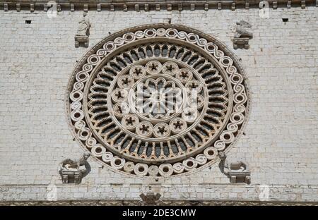 Facciata della Basilica di San Francesco ad Assisi Foto Stock