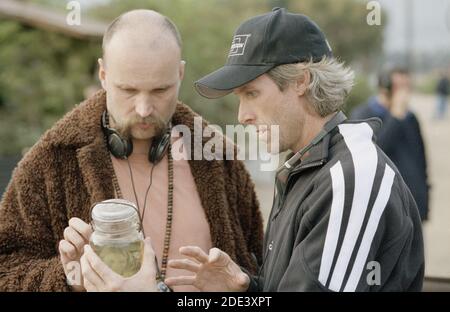 Director Marcus Nispel, Producer Michael Bay, 'The Texas Chainsaw Massacre' (2003) Photo credit: New Line Cinema / The Hollywood Archive / file Reference N. 34078-0508FSTHA Foto Stock