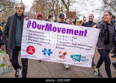 Piers Corbyn che ha condotto una protesta anti-blocco marcia a Hyde Park, Londra, Regno Unito, portando un nostro banner movimento. Stop nuovo normale, anti maschera, anti vax Foto Stock