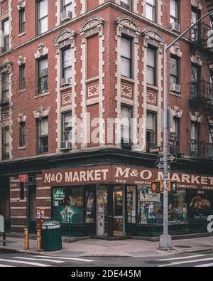 Un angolo di gastronomia a Soho, Manhattan, New York City Foto Stock