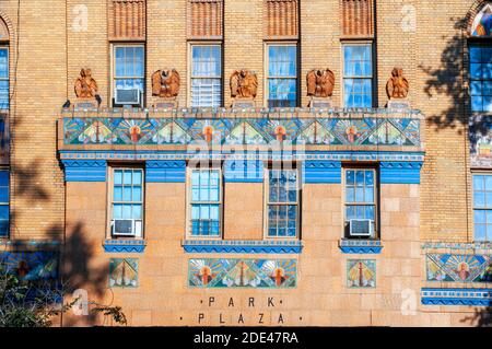 Appartamenti Park Plaza a Bronx. I Park Plaza Apartments sono stati uno dei primi e più importanti edifici in stile art deco costruiti nel Bronx i. Foto Stock