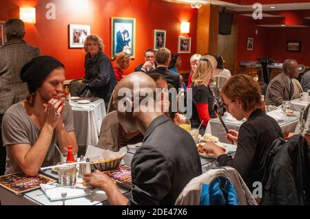 Ristorante Sylvia's su Lenox Avenue ad Harlem a New York. Sylvia's Restaurant of Harlem, leggendario ristorante soul food al 328 di Lenox Avenue ad Harlem, New Foto Stock