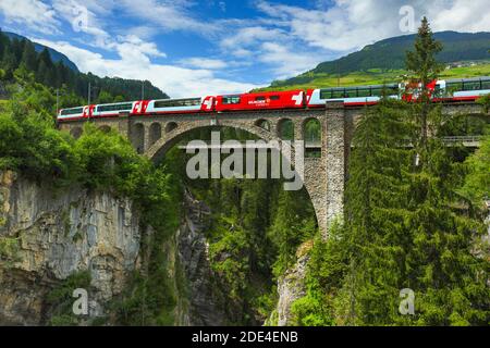 Solis Bridge, Glacier Express, Grigioni, Svizzera Foto Stock