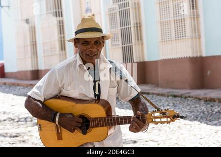 Musicista cubano di strada, Trinidad, Cuba Foto Stock
