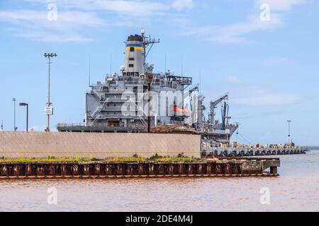 Manutenzione e supporto della nave presso la base congiunta Pearl Harbor Hickam - entrambe le basi navali e aeree combinate - su Oahu nelle Hawaii. Foto Stock