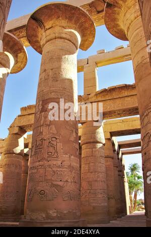 Le colonne della sala di Karnak Hypotstyle nel Grande Tempio di Amun a Karnak, Egitto. Foto Stock