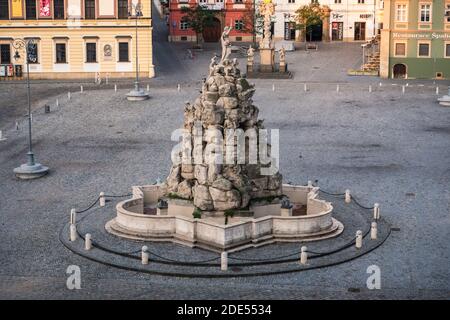Brno, Repubblica Ceca - Settembre 13 2020: Fontana di Kasna Parnas sulla piazza del mercato dei cavoli Zelny Trh in Moravia Foto Stock