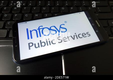 KONSKIE, POLONIA - 11 gennaio 2020: Logo Infosys Limited Corporation visualizzato sul telefono cellulare Foto Stock