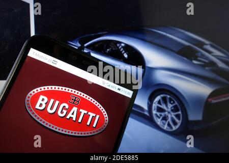 KONSKIE, POLONIA - 11 gennaio 2020: Logo Bugatti Automobiles visualizzato sul telefono cellulare Foto Stock