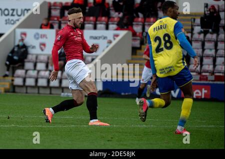 MORECAMBE, INGHILTERRA. 28 NOVEMBRE Cole Stockton del Morecambe FC prende il via nell'equalizzatore durante la 2a gara di Coppa fa tra Morecambe e Solihull Moors alla Globe Arena di Morecambe sabato 28 novembre 2020. (Credit: Ian Charles | MI News) Credit: MI News & Sport /Alamy Live News Foto Stock