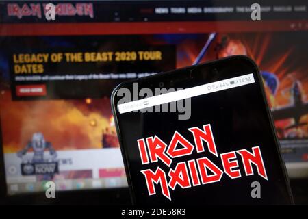 KONSKIE, POLONIA - 11 gennaio 2020: Logo Iron Maiden band visualizzato sul telefono cellulare Foto Stock