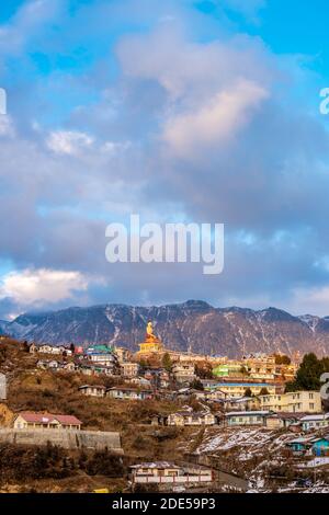 Foto di Tramonto nella città di Tawang, Arunachal Pradesh, India. Foto Stock