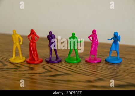 Durham, Regno Unito - 5 aprile 2020: Cluedo è un classico gioco da tavolo detective mistero assassinio prodotto per la prima volta da Waddington's, attualmente di proprietà di Hasbro. Fig Foto Stock