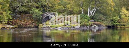 L'Old Shiel Bridge attraversa il fiume Shiel a Blain, Moidart, Lochaber, Highland, Scozia. Foto Stock