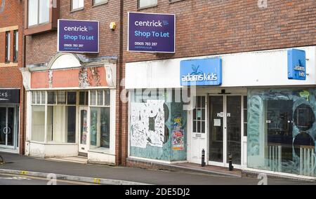 Negozi vuoti nel centro di Kidderminster. La vendita al dettaglio nel Regno Unito è in declino nei centri urbani britannici. Foto Stock