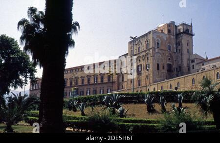 Reportage Sicilia, Italia, 1992. Palermo (scansionato dalla diapositiva Agfachrome) Foto Stock