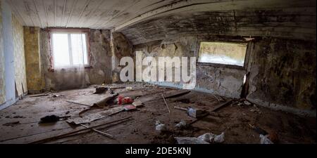 Creepy edifici abbandonati con decadimento naturale, i cosiddetti luoghi perduti Foto Stock