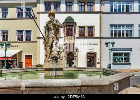 La Fontana di Nettuno si trova sul mercato di Weimar, Turingia, Germania, Europa Foto Stock