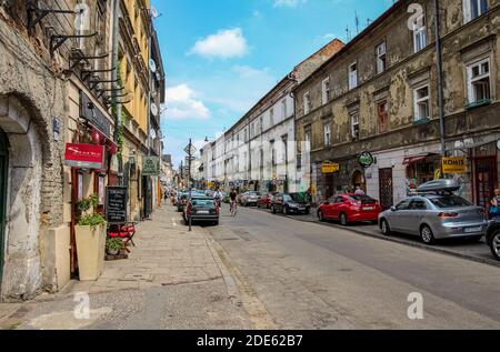 Cracovia, Polonia - 29 luglio 2018: Via Józefa nel quartiere ebraico, Kazimierz, Cracovia, Polonia Foto Stock