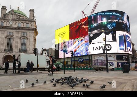 23 novembre 2020, un Piccadilly Circus vuoto, nel centro di Londra, durante la seconda chiusura nazionale del Covid 19 del 2020 Foto Stock