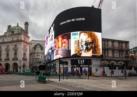 23 novembre 2020, un Piccadilly Circus vuoto, nel centro di Londra, durante la seconda chiusura nazionale del Covid 19 del 2020 Foto Stock