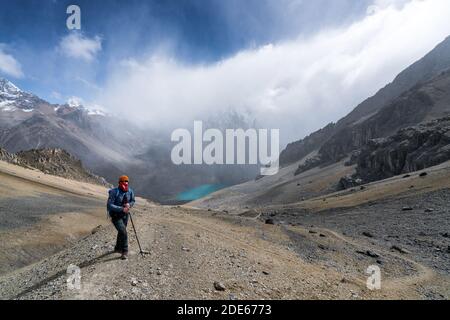 Escursioni nella catena montuosa della Cordillera Huayhuash in Perù Foto Stock