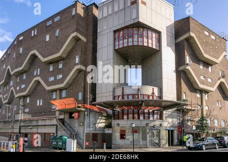 Casa Southwyck sul Somerleyton Estate in Brixton era inteso come un rumore barriera contro Ringway 1, che non è mai stato costruito. Foto Stock