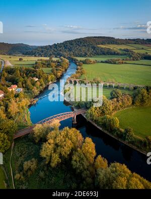 Monmouth Viadotto un vecchio ponte ferroviario derelict viadotto che attraversa il fiume Wye in Monboccuthshire Galles. Foto Stock